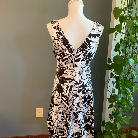 White House Black Market Dress~Size 4 - Picture 4 of 5